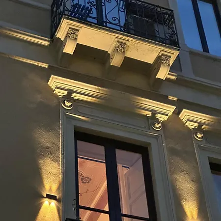 Art Palace & Story Center Apartment
